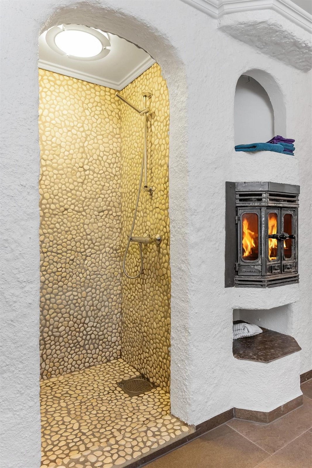 Spa bad med peis og varmekabler. Galleribilde