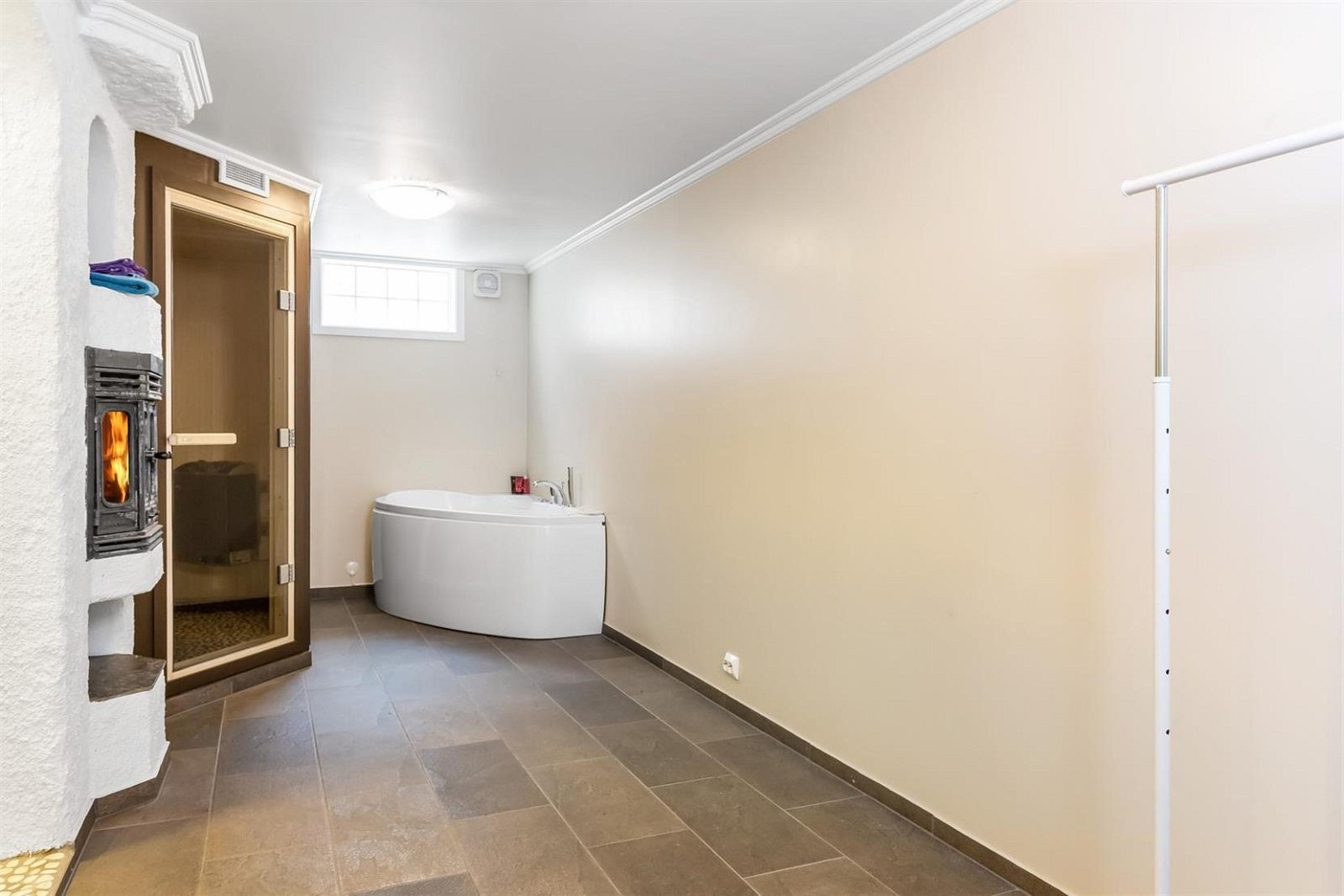 Bad med boblebad og sauna. Galleribilde