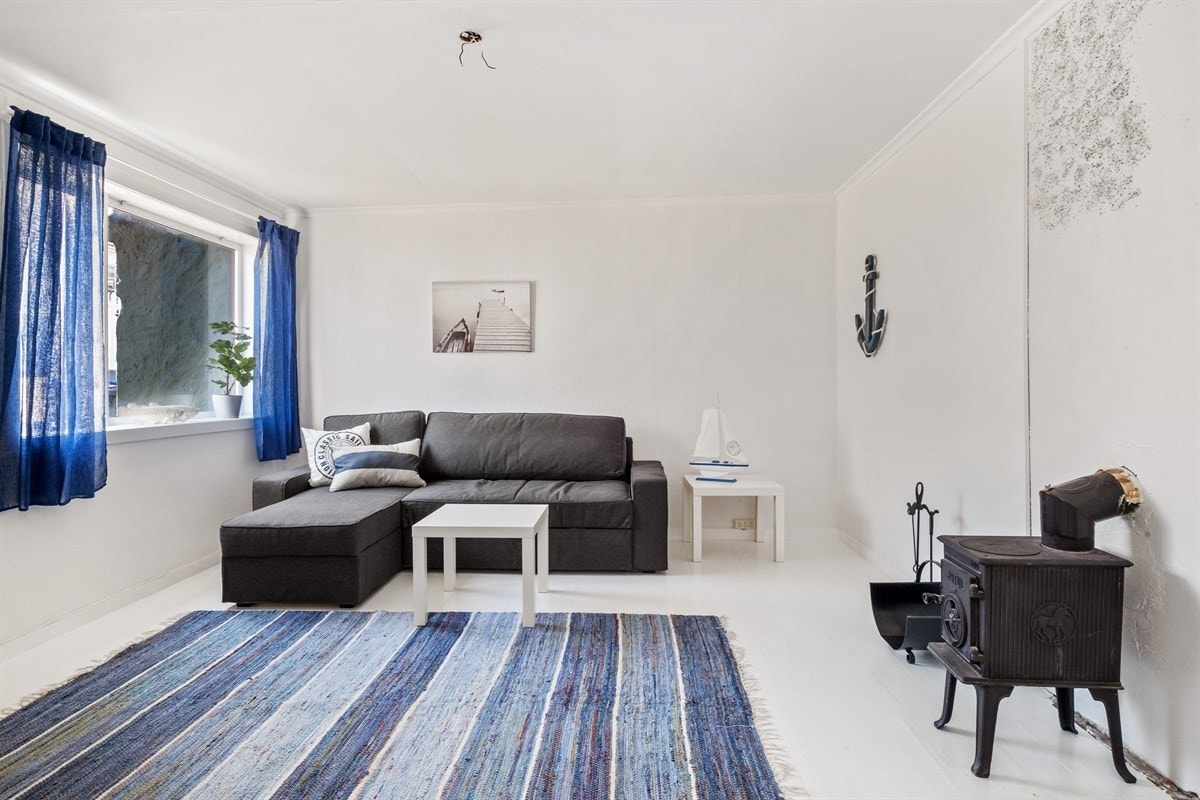 Soverom innredet som stue Galleribilde