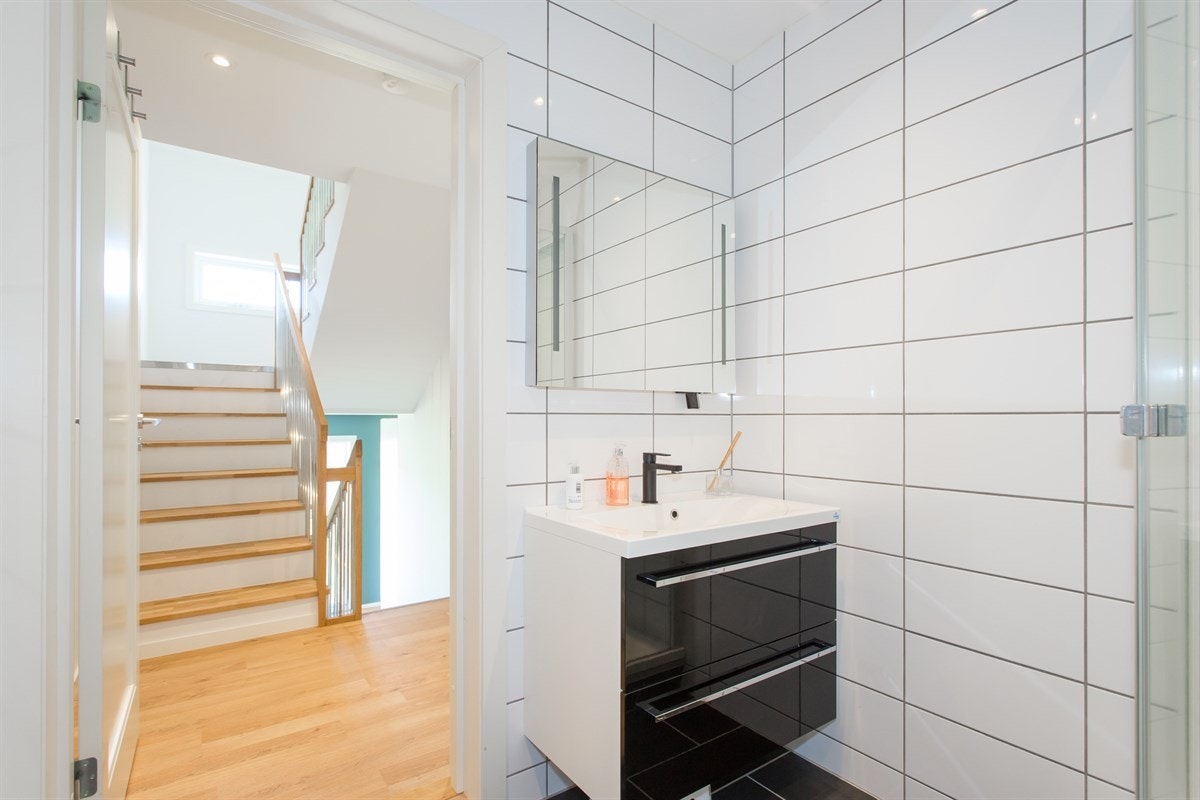 Adkomst fra gangen til badet. Galleribilde