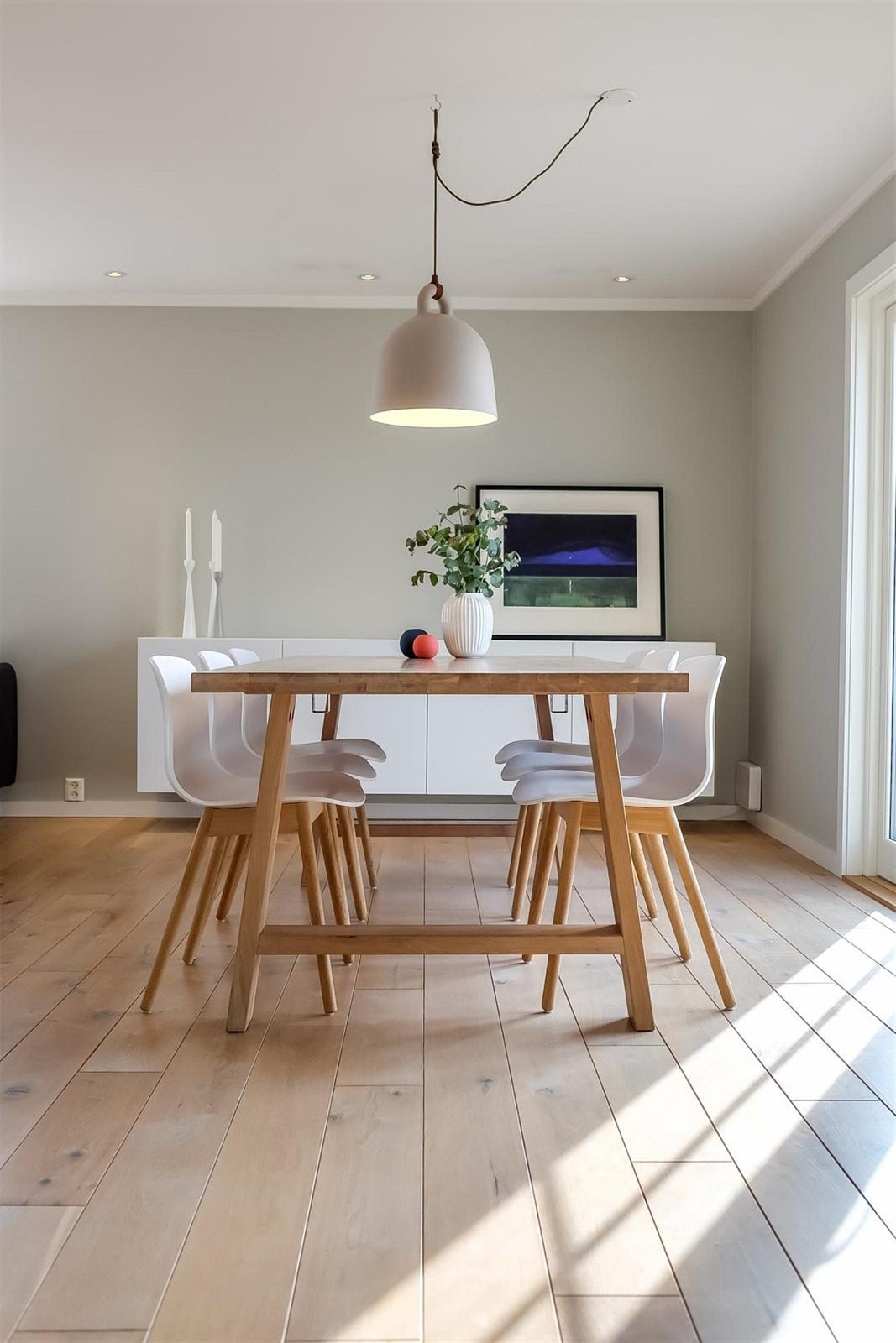 Spisestuen. Galleribilde