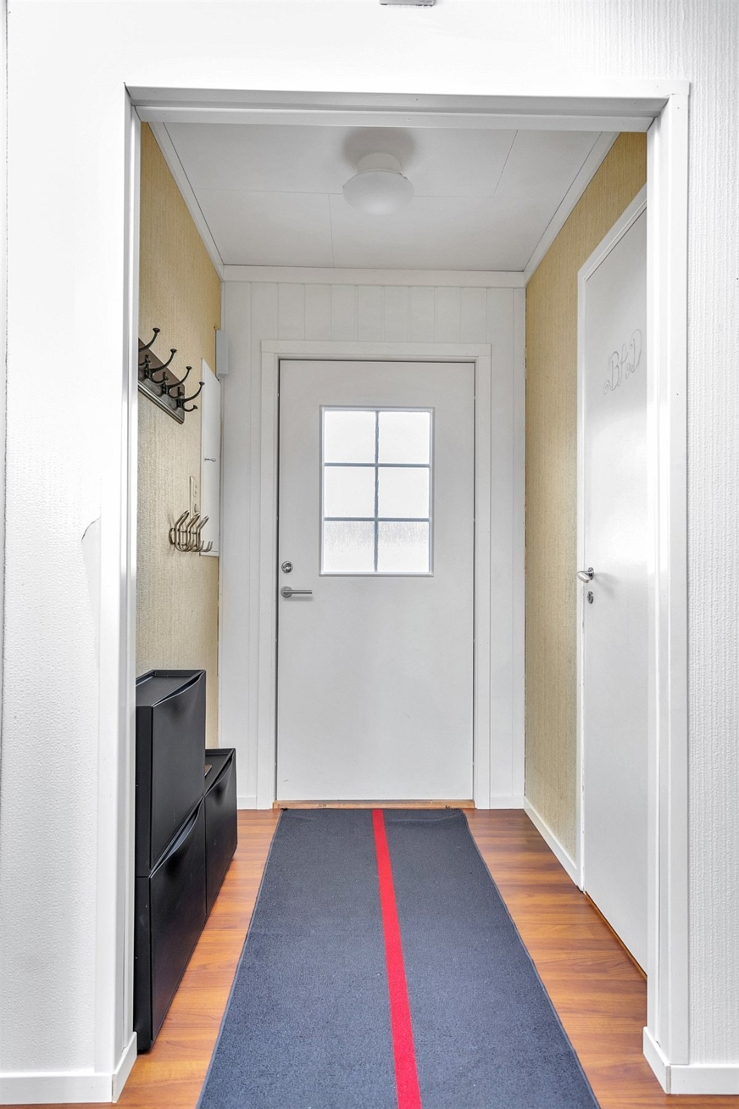 Entrè med wc til høyre i bildet Galleribilde