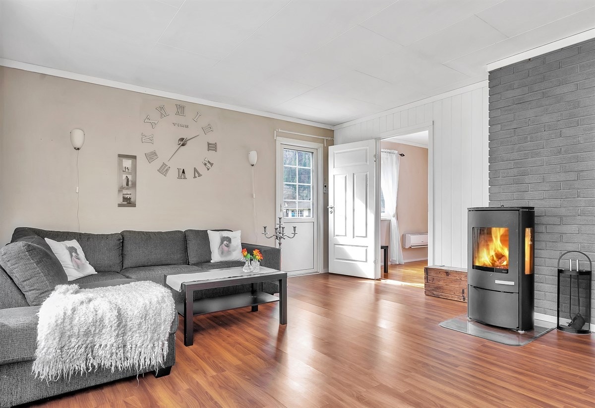 Fra stuen er det utgang til veranda Galleribilde