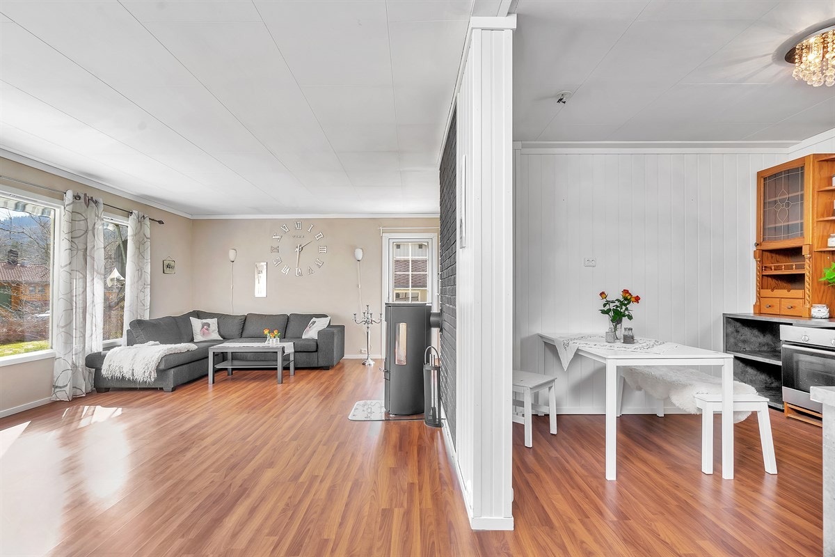 Sett fra gangen.... Kjøkken til høyre i bildet Galleribilde