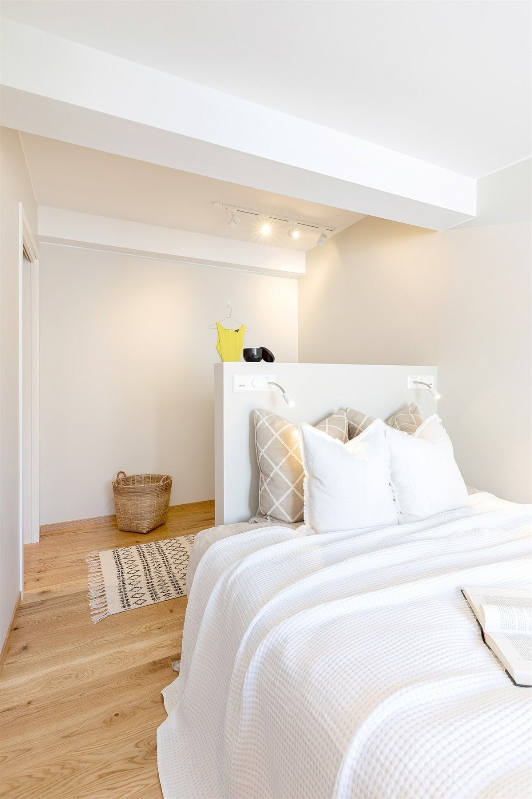 ... og kan også fungere som sengegavl Galleribilde