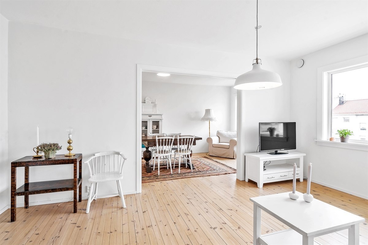 Det ene soverommet er gjort om til spisestue Galleribilde
