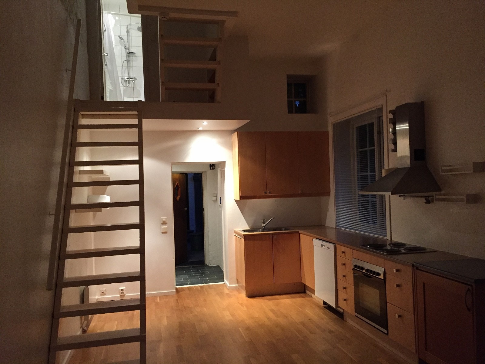 Trapp opp til 2.etasje Galleribilde