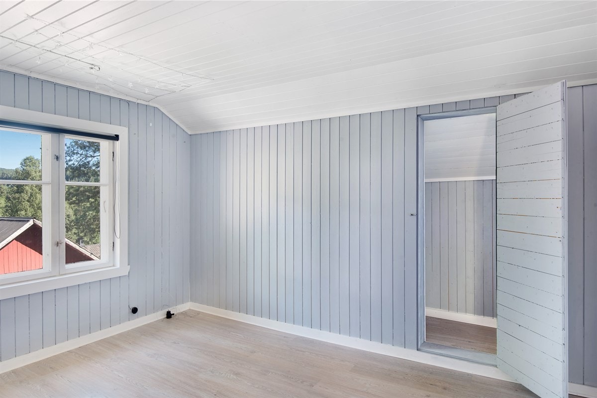 Soverom med kott innenfor, her av god størrelse. Galleribilde