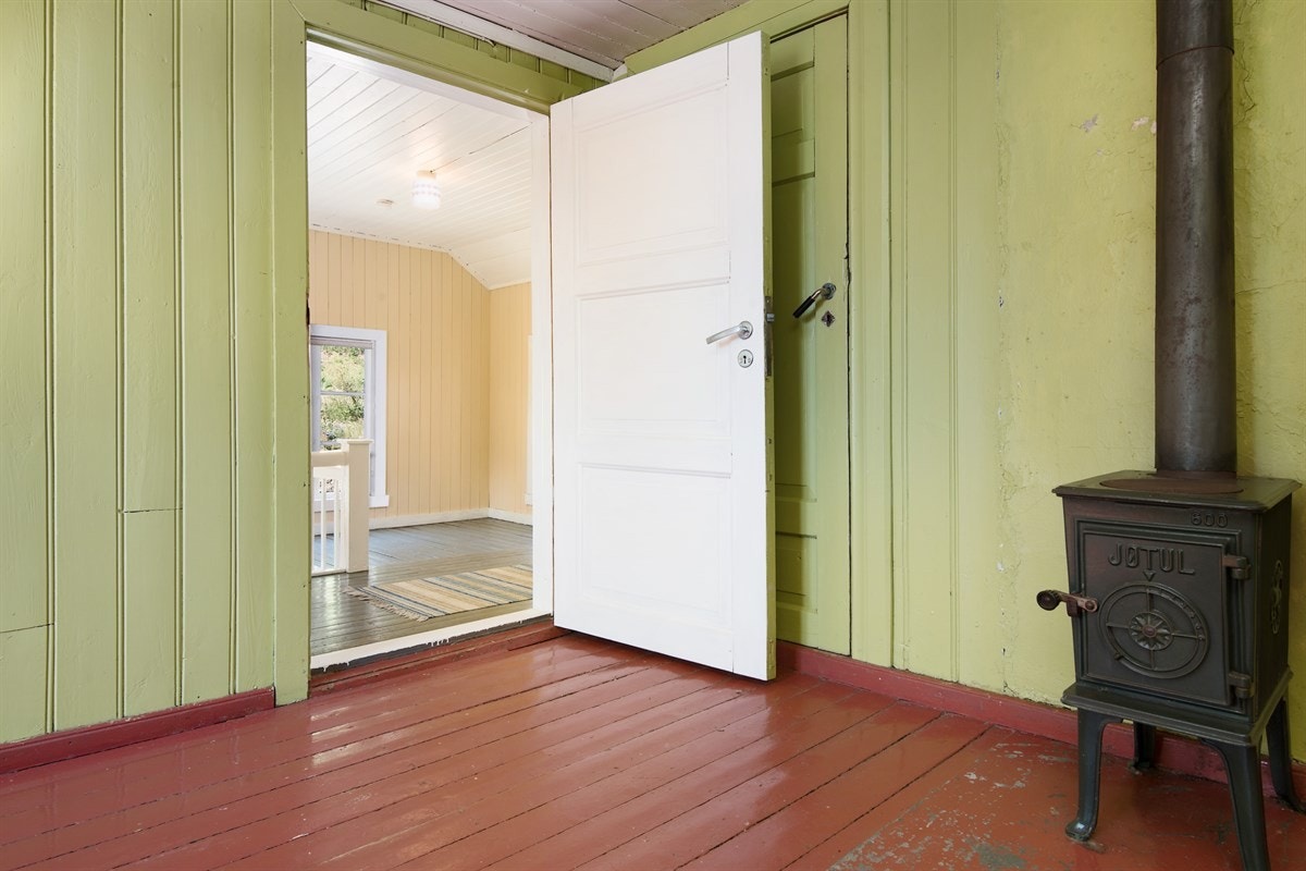 Soverom i 2.etg med adkomst fra trapperom. Galleribilde