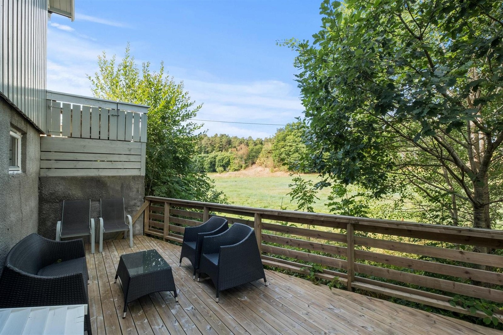 Uteområdet til underetasje. Galleribilde