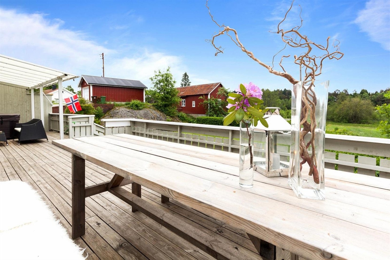 Uteplassen. Galleribilde