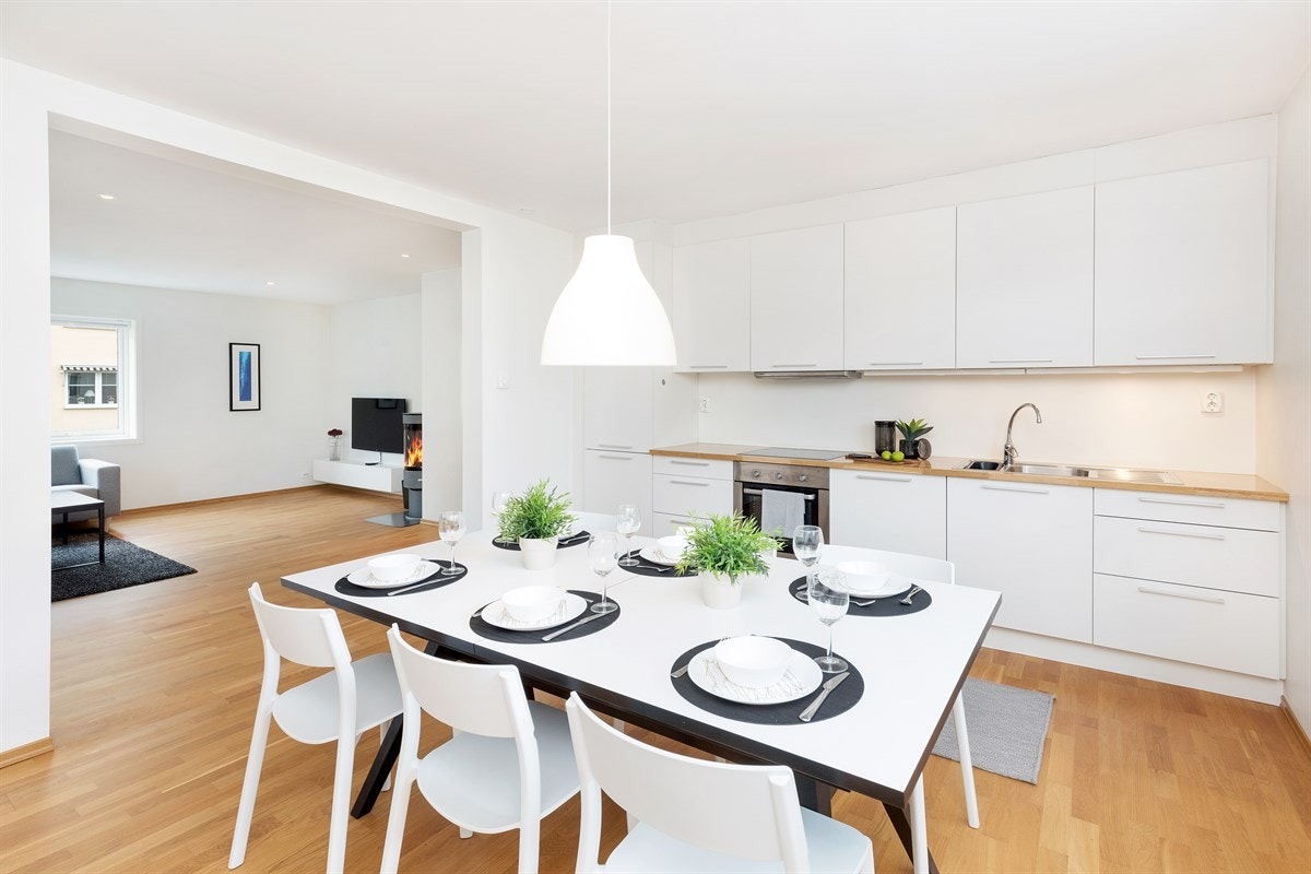 Spisebord på kjøkken Galleribilde