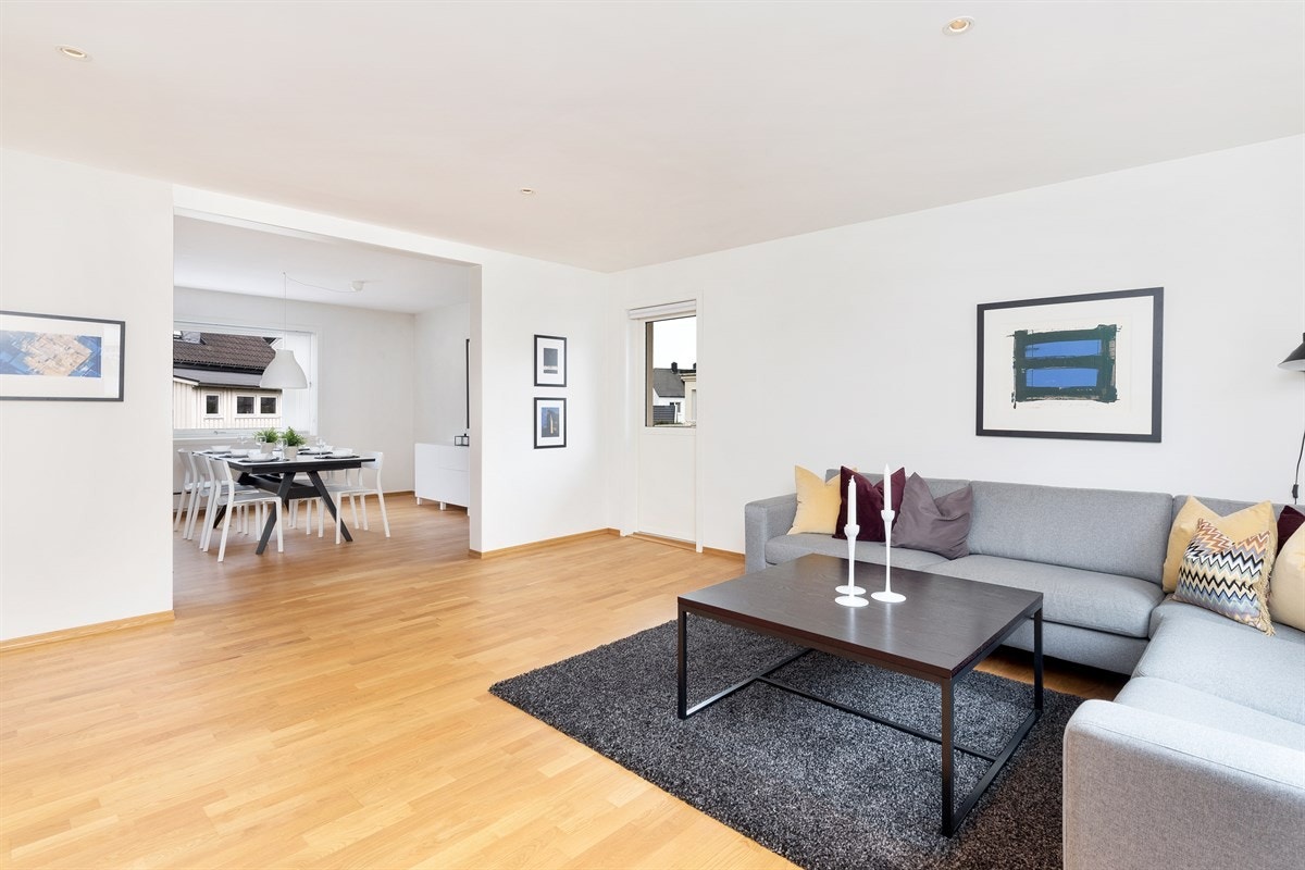 Sørmegleren ved Kristian Lossius har gleden av å ønske deg velkommen til Frydenlundsveien 9! Galleribilde