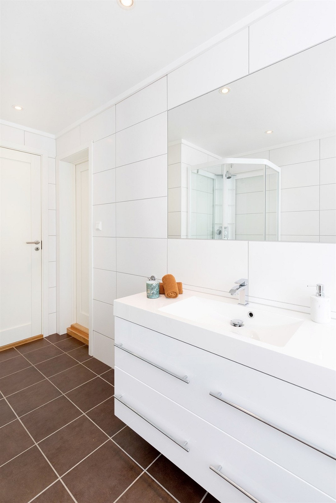 Servant med underskap og overspeil Galleribilde