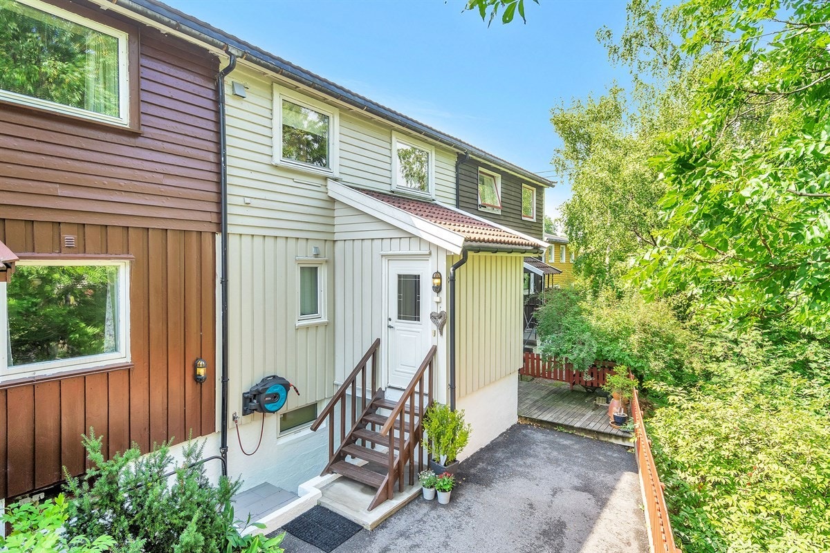 Inngangsparti som ble påbygd i 2003 Galleribilde