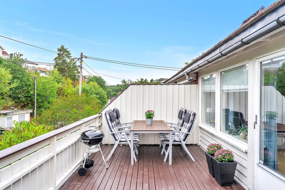 Vågsbygd / Auglandsbukta - Innholdsrikt rekkehus med sentral beliggenhet. Garasje. Fin standard - Exbo v/eiendomsmegler Terje Skaara Galleribilde