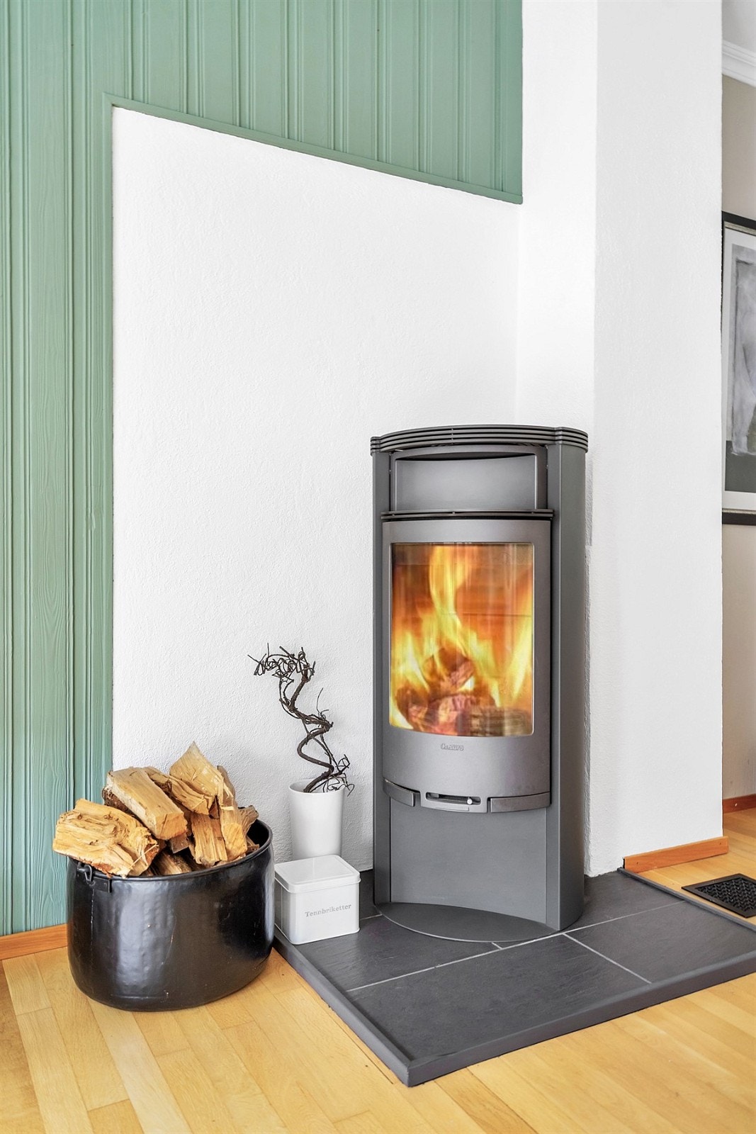 Vågsbygd / Auglandsbukta - Innholdsrikt rekkehus med sentral beliggenhet. Garasje. Fin standard - Exbo v/eiendomsmegler Terje Skaara Galleribilde