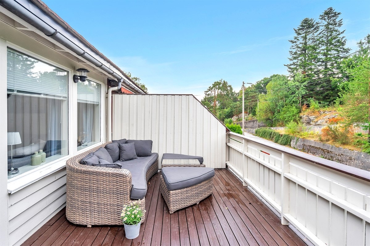 Vågsbygd / Auglandsbukta - Innholdsrikt rekkehus med sentral beliggenhet. Garasje. Fin standard - Exbo v/eiendomsmegler Terje Skaara Galleribilde