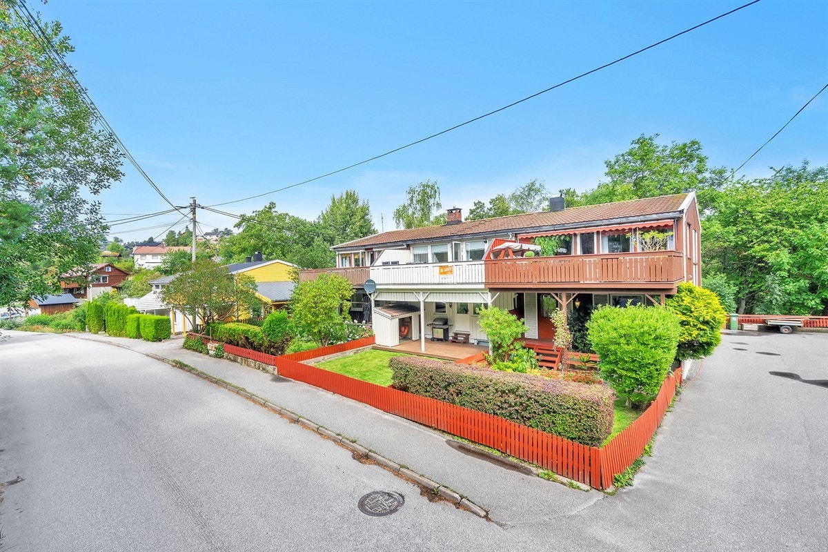 Vågsbygd / Auglandsbukta - Innholdsrikt rekkehus med sentral beliggenhet. Garasje. Fin standard - Exbo v/eiendomsmegler Terje Skaara Galleribilde