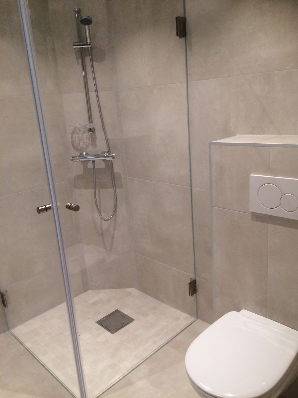 Bad med vaskemaskin Galleribilde