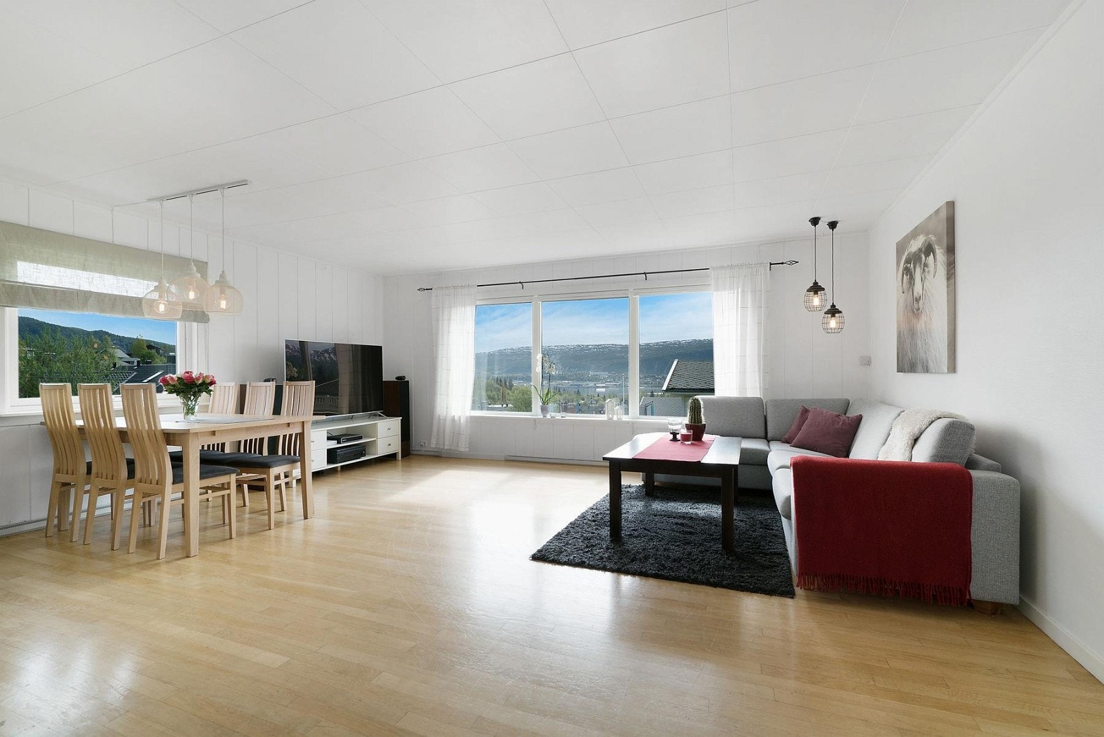 Store vinduer i stue Galleribilde