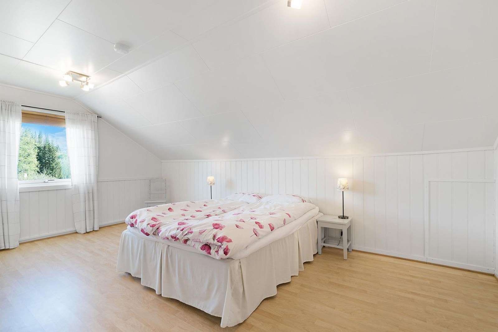 Hovedsoverom. Sov 1 av 5. Galleribilde