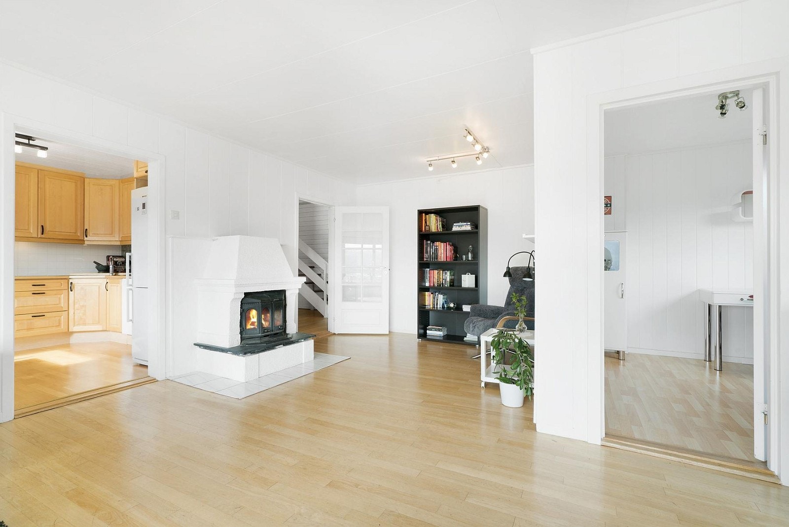 Stue med åpning til kjøkken Galleribilde