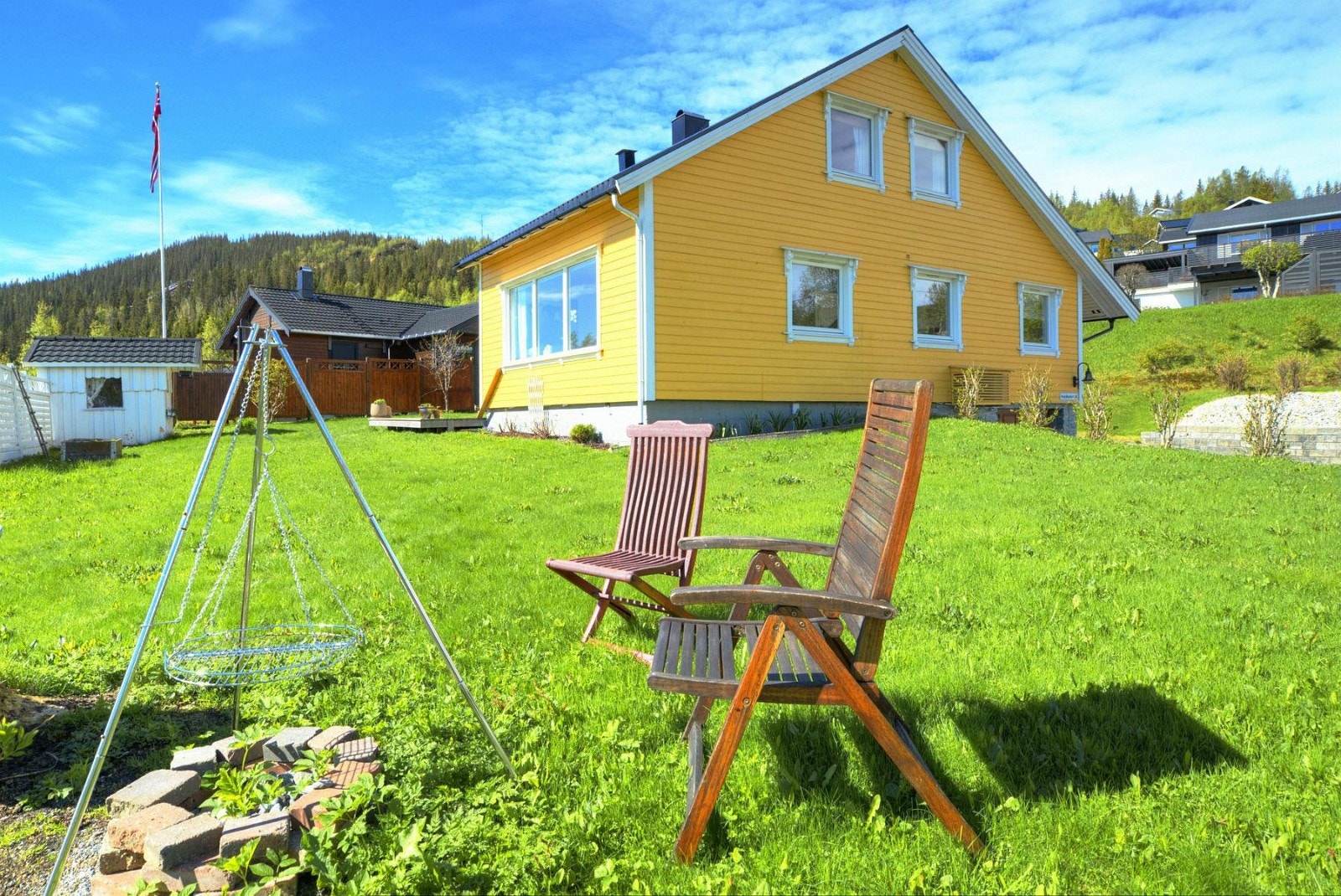 Stor hage med gode solforhold Galleribilde