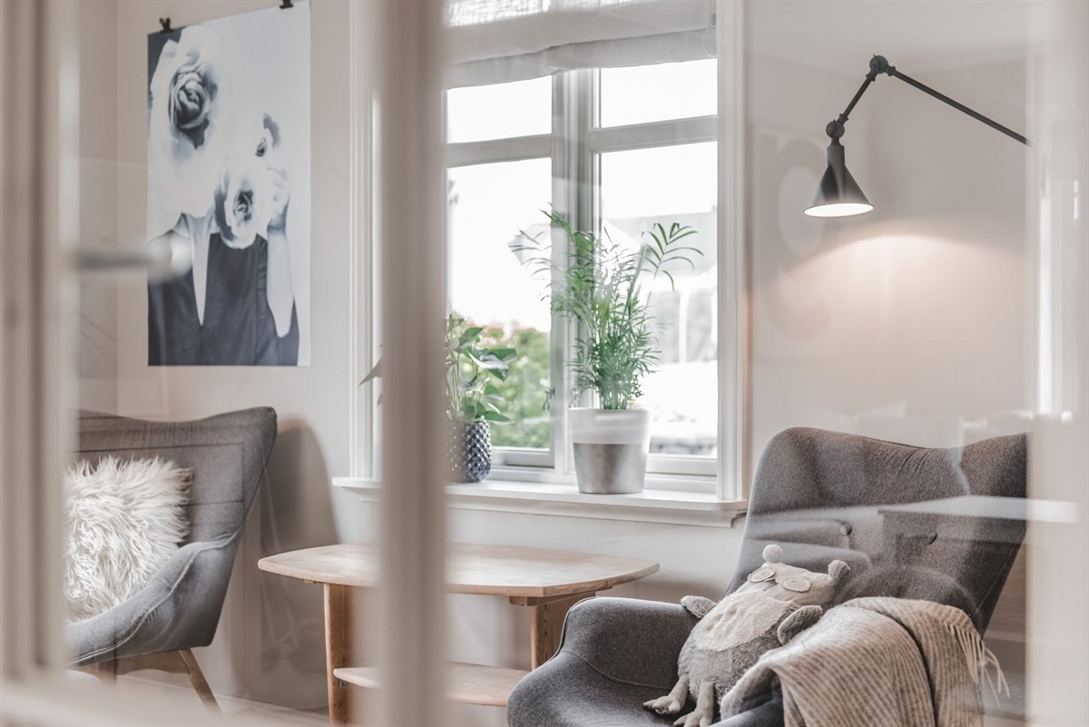 Kosekroken i stue. Galleribilde