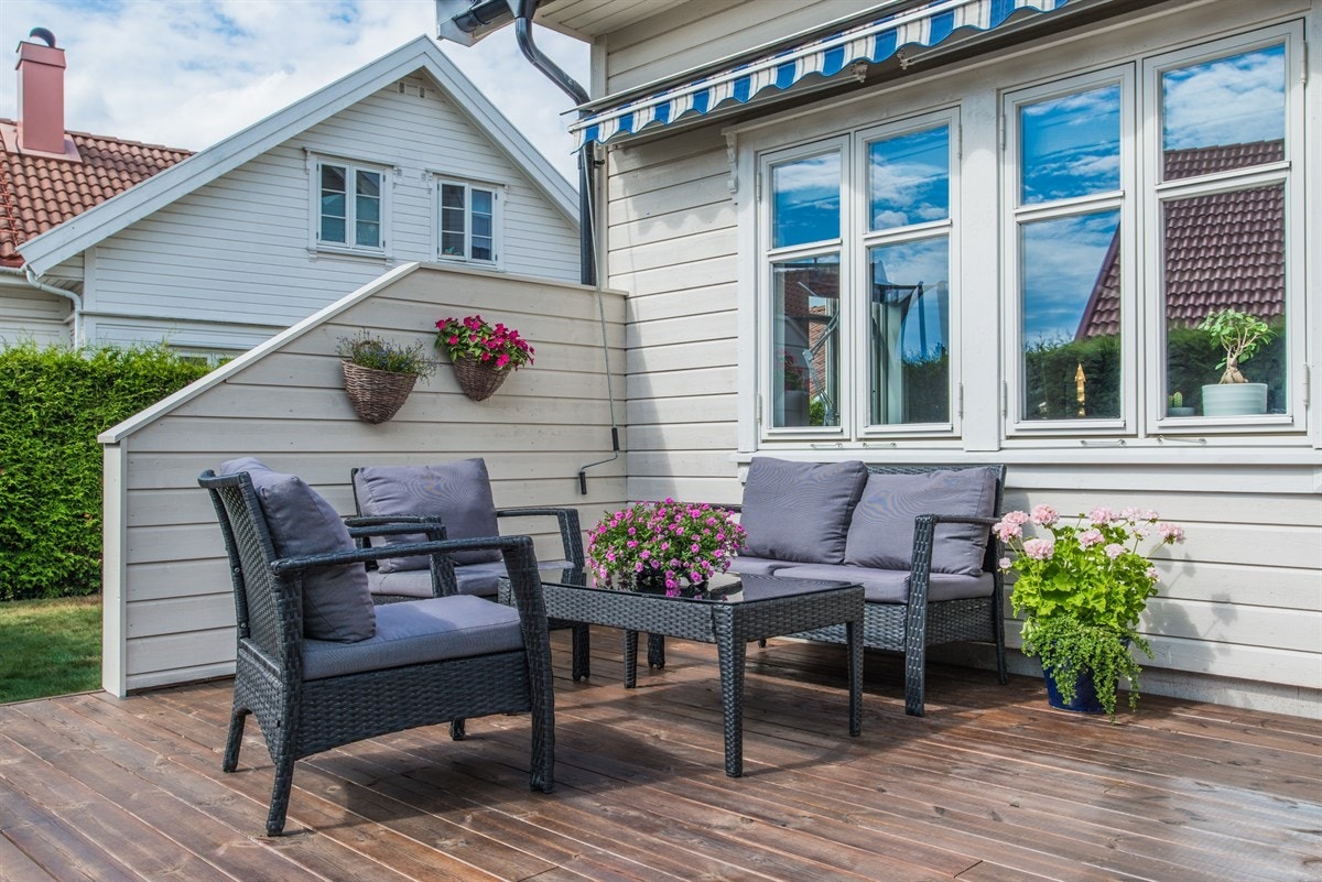 Fin og lun krok på terrassen. Galleribilde