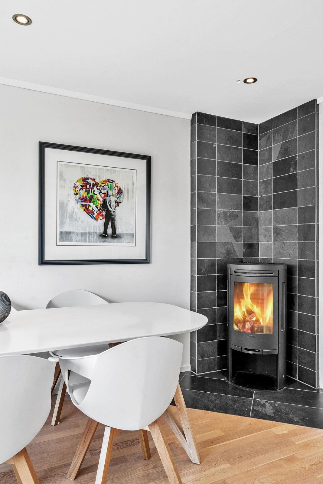 Flott peisovn som gir ekstra hygge og varme på kalde kvelder Galleribilde