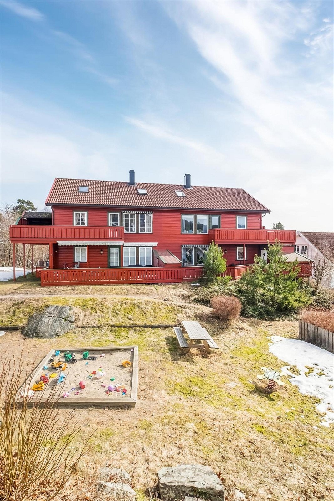 Sandkasse på utsiden. Galleribilde