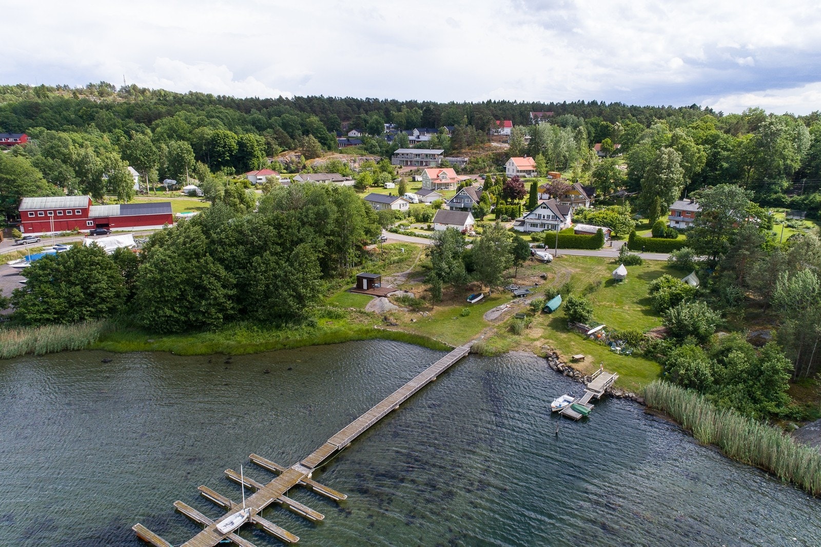 Høydebilde ved sjøsiden. Galleribilde