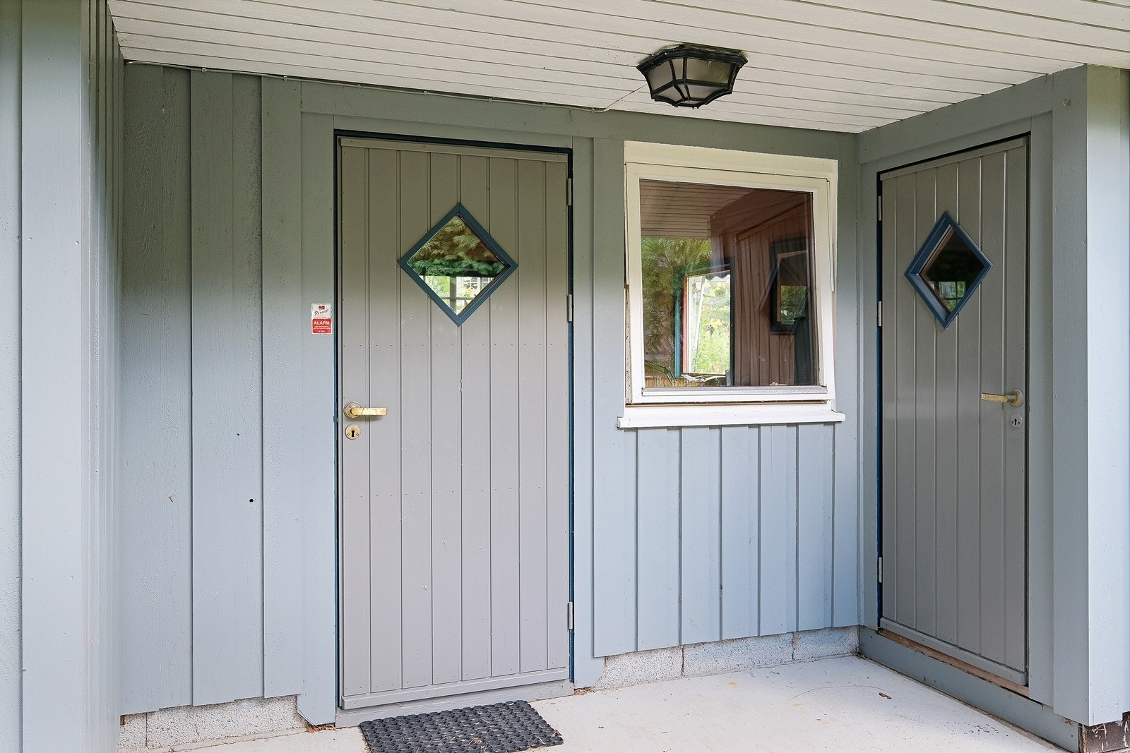 Inngangsparti i garasjebygget Galleribilde