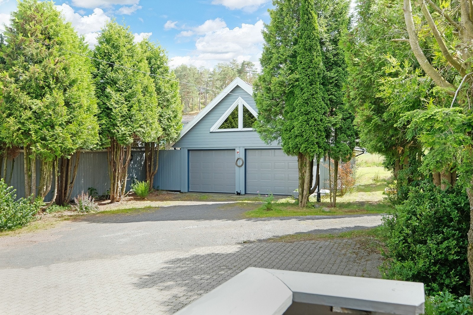 Dobbeltgarasje med kontor/gjesterom, bod og uinnredet loftsrom Galleribilde