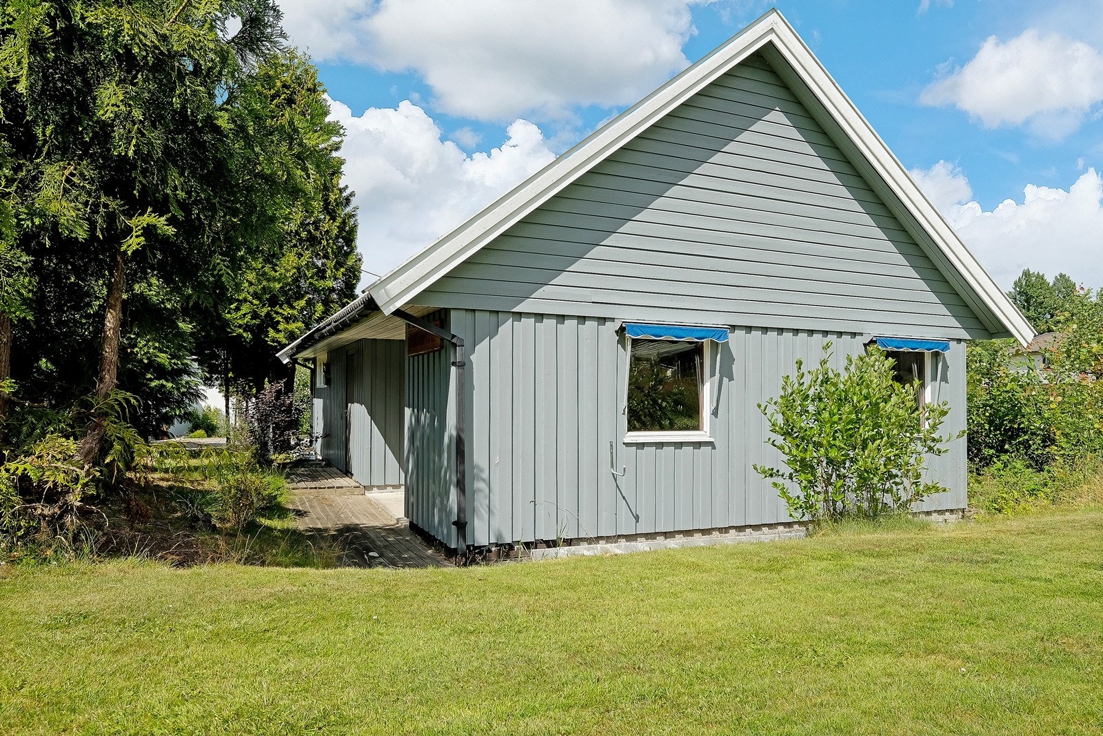 Dobbeltgarasje med kontor/gjesterom, bod og uinnredet loftsrom Galleribilde