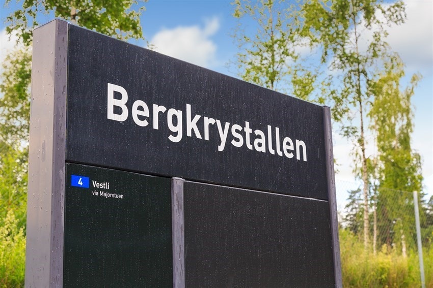 Bergkrystallen t-bane tar deg inn til byen. Det er gangavstand til holdeplassen fra leiligheten. Galleribilde