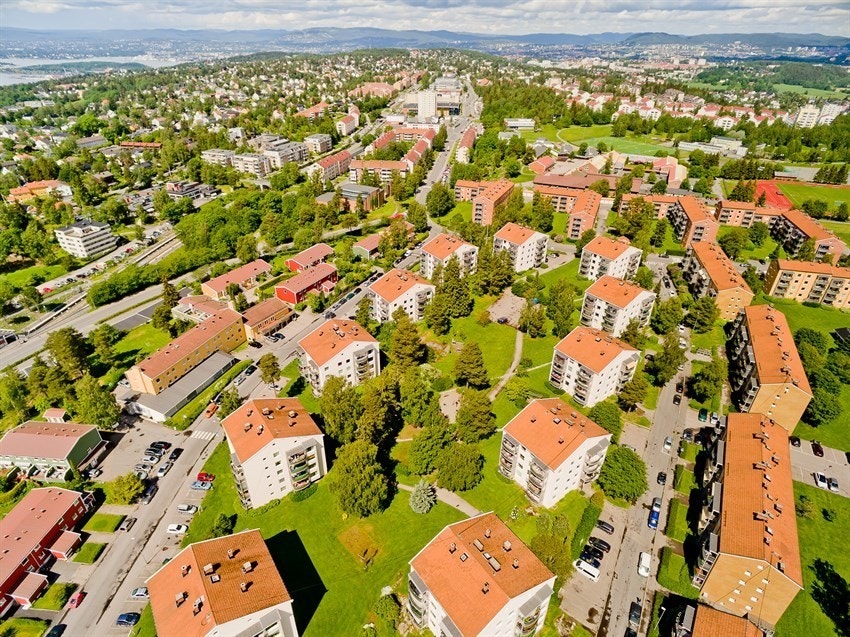 Oversiktsbilde Blåfjellet Borettslag. Beliggende i flotte omgivelser. Lambertseter- og bergkrystallenområdet omtales ofte som en grønn oase i byen. Galleribilde