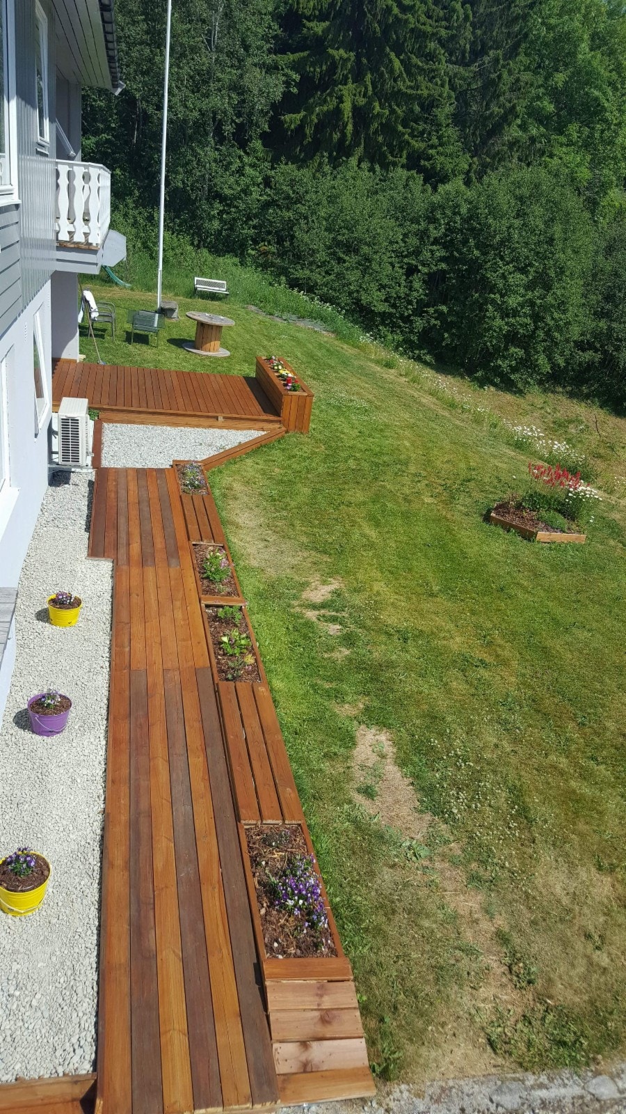 Ingangsparti til leiligheita, frå parkeringsplass Galleribilde