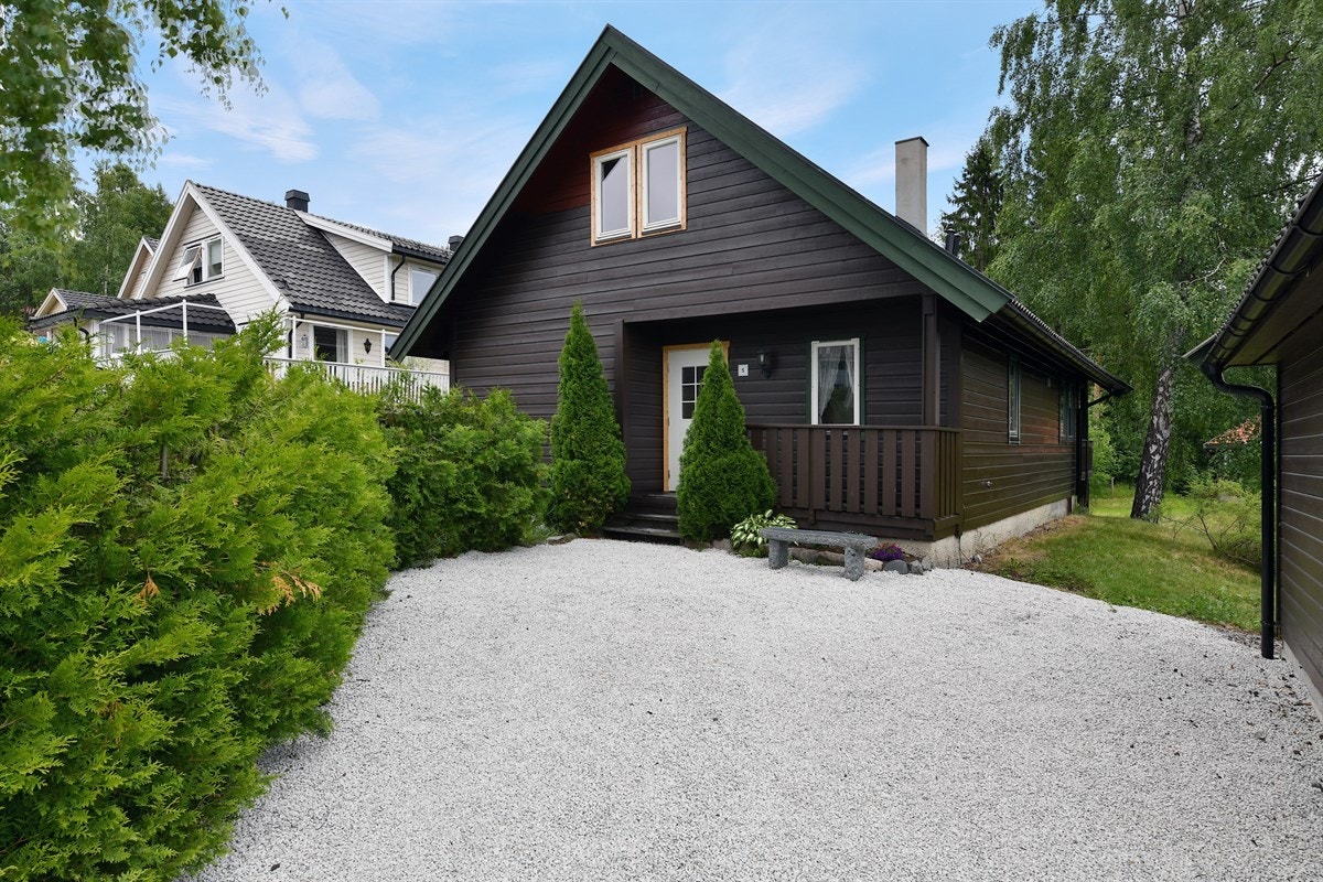 Dagligvarehandelen kan gjøres ved bl.a. Kiwi, Meny, Coop Prix og Rema 1000 - alle på Konnerud. Galleribilde