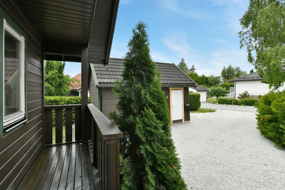 Konnerud har marka som nærmeste nabo, hvor merkede stier, turveier og usjenerte fiskevann gir gode rekreasjonsmuligheter. Galleribilde