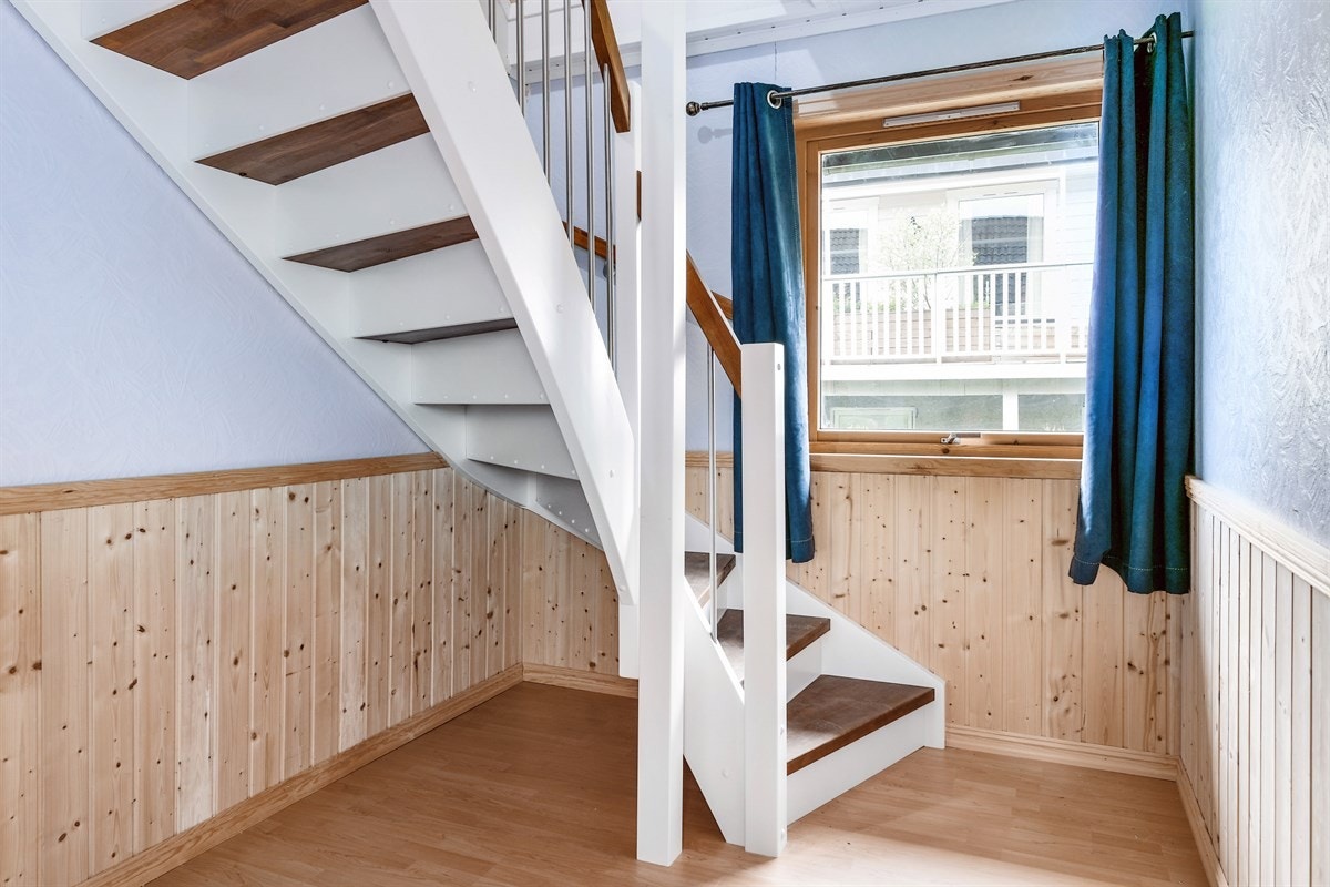 Trapp opp til 2 etasje. Galleribilde