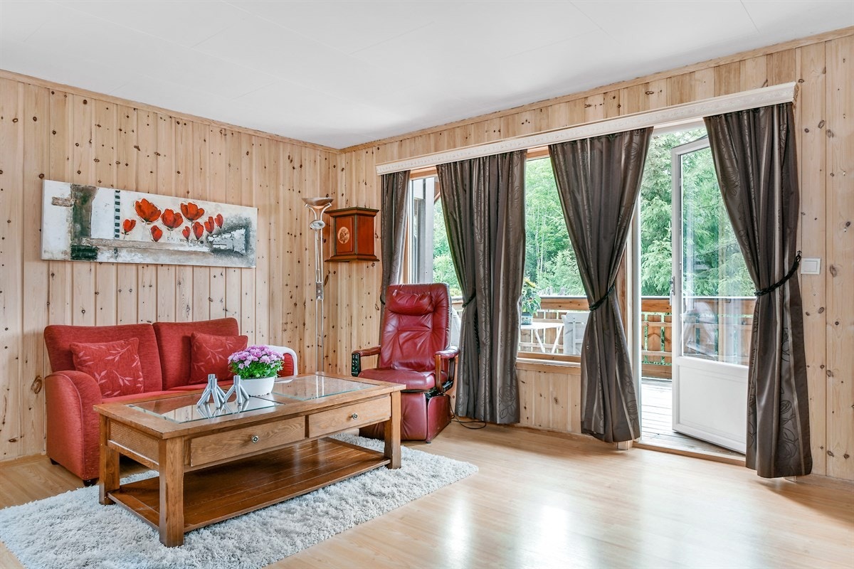 Utgang til terrassen fra stuen. Galleribilde