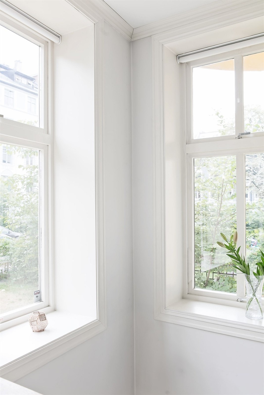 Disse vinduene i denne ærverdige bygården er med på å gi en "townhose-følelse"! Galleribilde