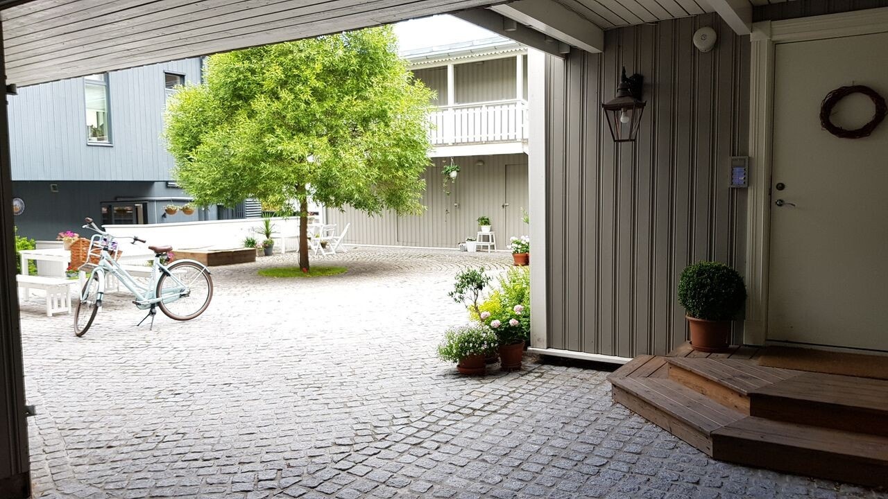 Felles bakgård Galleribilde