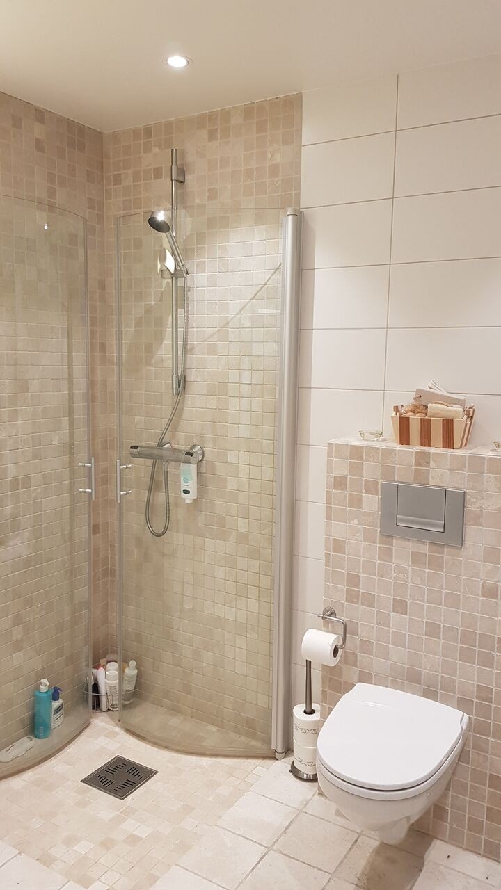 Flislagt bad Galleribilde