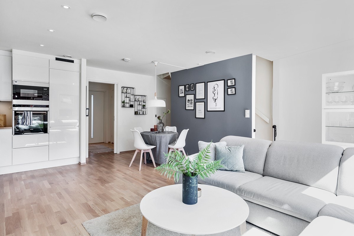 Notar v/Lillian Tunge har gleden av å presentere Stølsbrotet 14 - et nyere og familievennlig rekkehus! Galleribilde