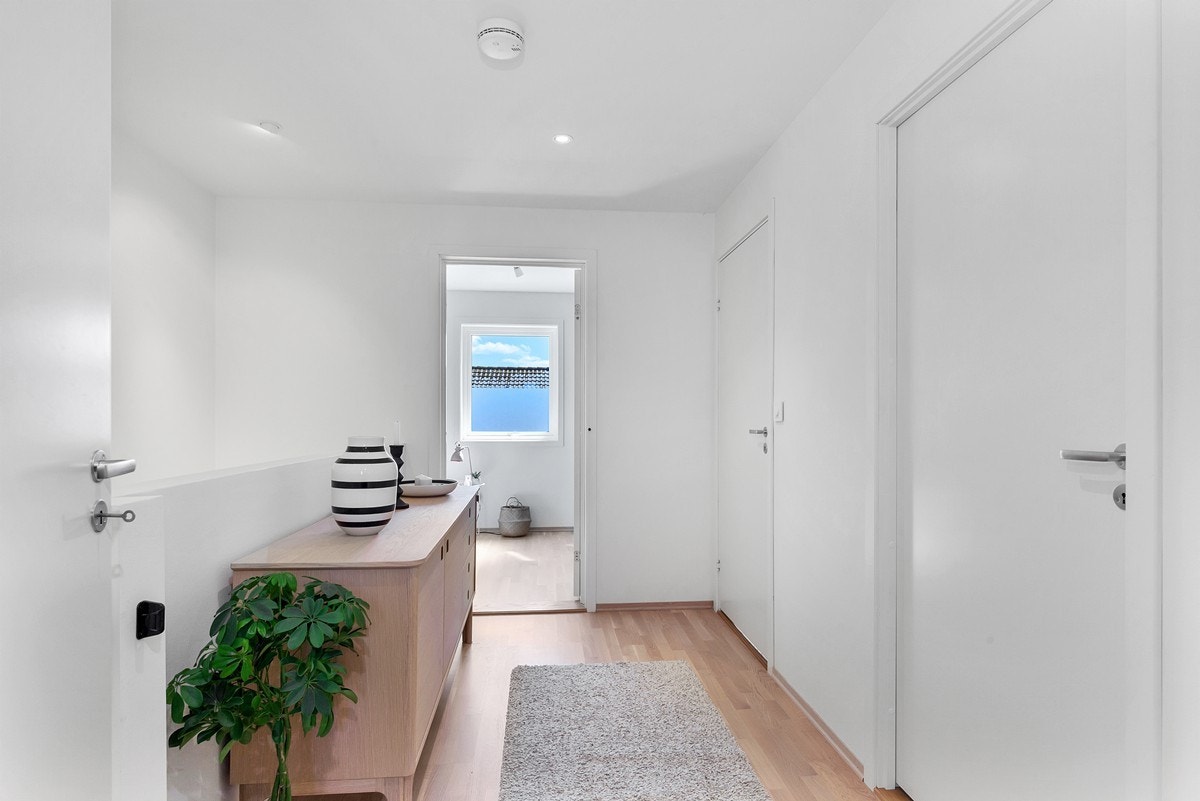 Gang 2. etasje - spotter i tak Galleribilde