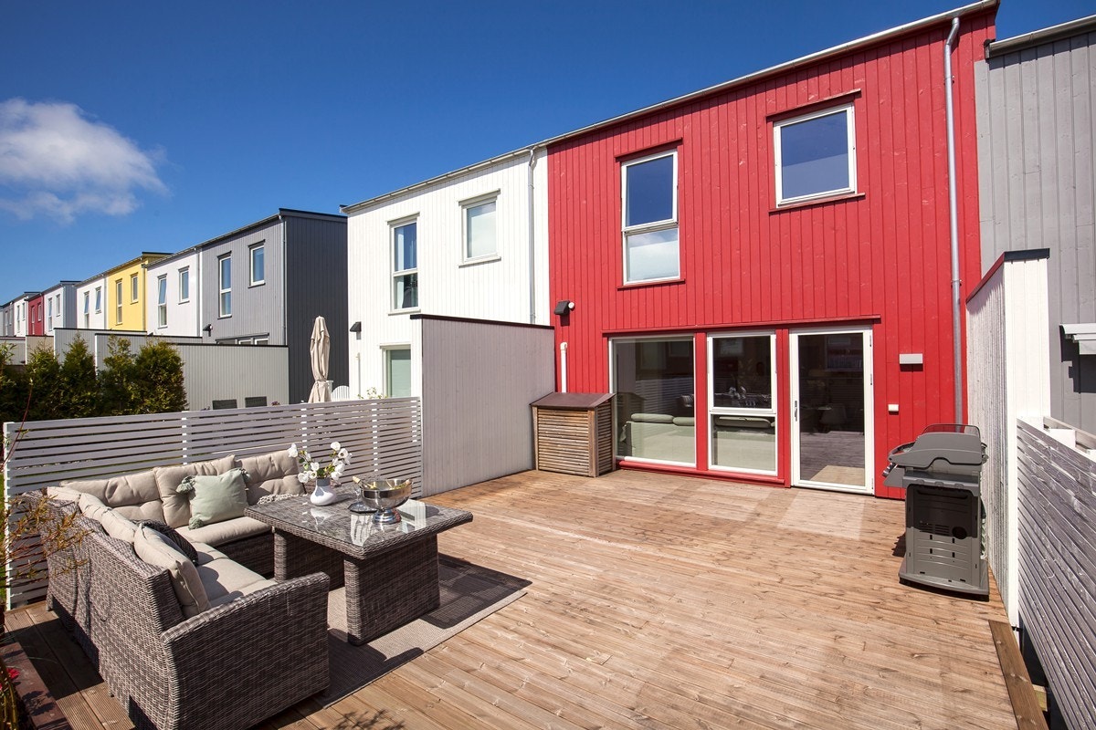 Terrasse - god plass til hagemøbler og grill Galleribilde