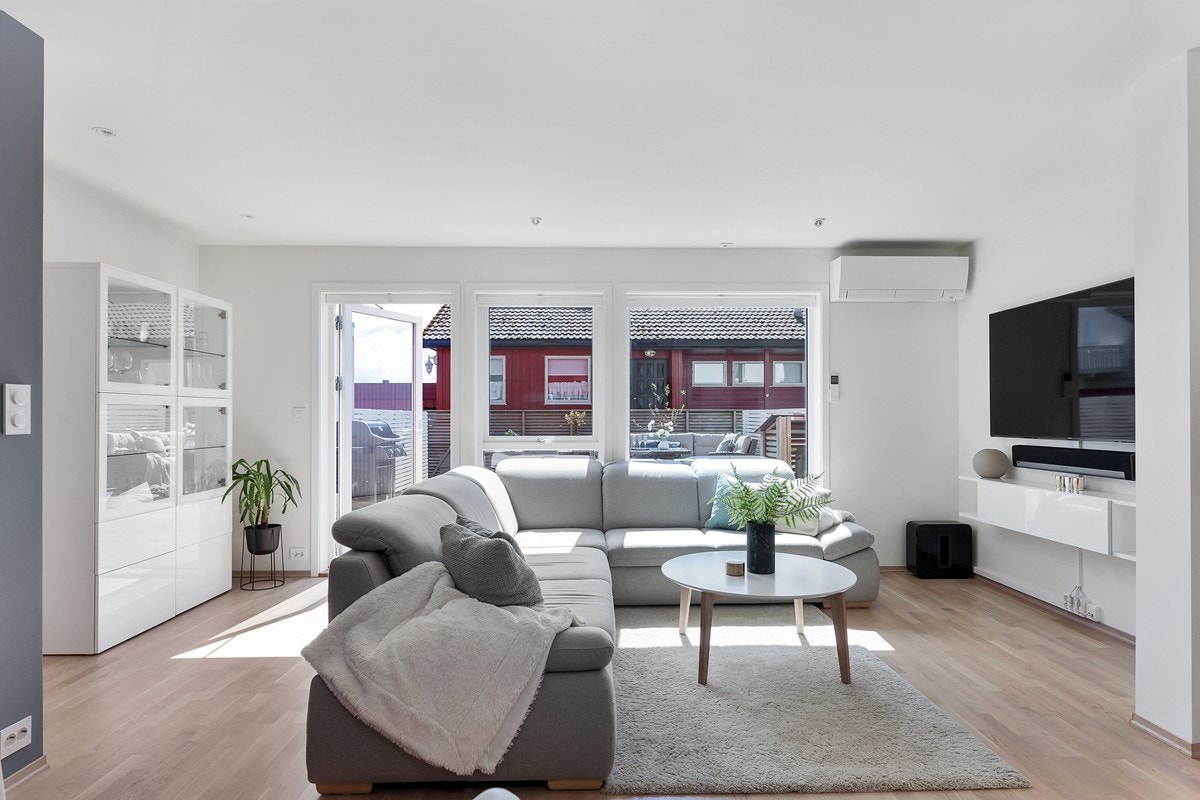 I stue er det god plass til stor sofagruppe Galleribilde